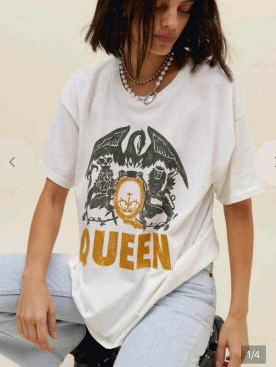 Daydreamer Tops - ✏️ Daydreamer|  Queen Glitter Crest Merch Tee Vintage White Small